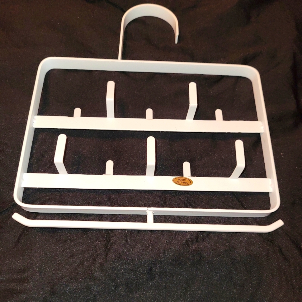 Accessory hanger
